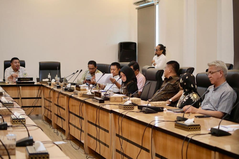 Bapemperda DPRD Prov. Sulawesi Tengah gelar Rapat Kerja terkait Pembahasan usulan Propemperda inisiatif DPRD Sulteng dan inisiatif Pemerintah Daerah Prov. Sulteng Tahun 2026
