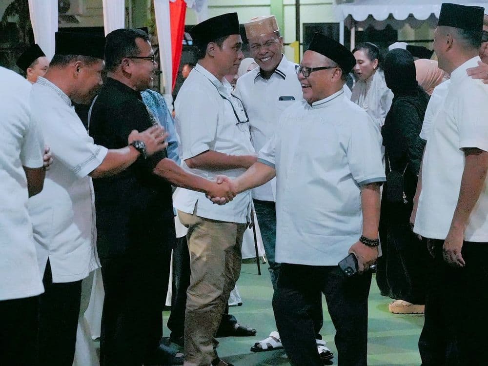 BUKBER DI KODAM XXIII/PALAKA WIRA, KETUA DPRD PROVINSI SULTENG H. MOHAMMAD ARUS ABDUL KARIM : Momentum ini Sarana Untuk Mempererat Persaudaraan, Memperkuat Sinergi, dan Menumbuhkan Semangat Persatuan Diantara Kita Semua.